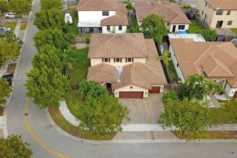 Casa en venta en Homestead, Florida, 5 dormitorios, 325.16 m2 № 1976398 - foto 3