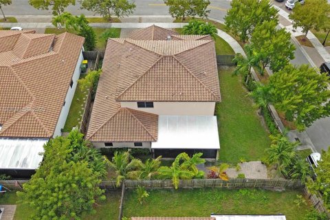 Casa en venta en Homestead, Florida, 5 dormitorios, 325.16 m2 № 1976398 - foto 4