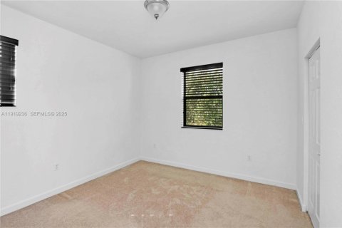 Casa en venta en Homestead, Florida, 5 dormitorios, 325.16 m2 № 1976398 - foto 13