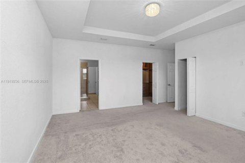 Casa en venta en Homestead, Florida, 5 dormitorios, 325.16 m2 № 1976398 - foto 14