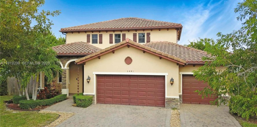 Casa en Homestead, Florida 5 dormitorios, 325.16 m2 № 1976398