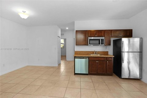 Casa en venta en Homestead, Florida, 5 dormitorios, 325.16 m2 № 1976398 - foto 10