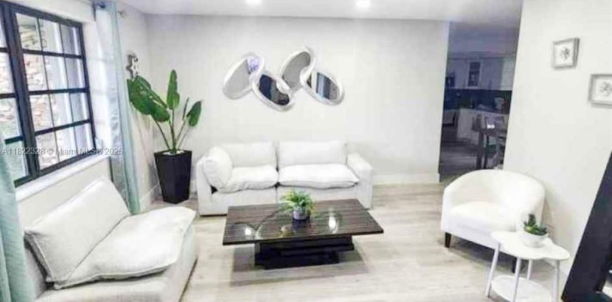 Villa ou maison à Miami, Floride 4 chambres, 145.39 m2 № 1787106
