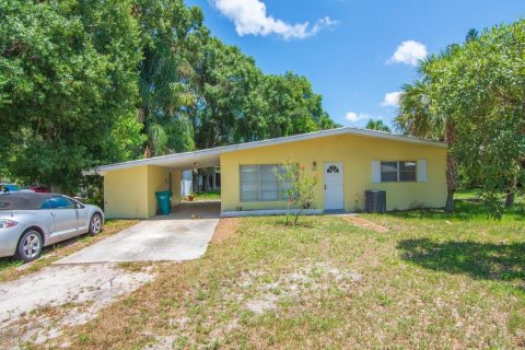 Villa ou maison à louer à Fort Pierce, Floride: 3 chambres, 90.49 m2 № 1217538 - photo 1