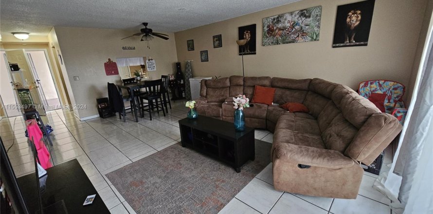 Condominio en Lauderhill, Florida, 3 dormitorios  № 1120842