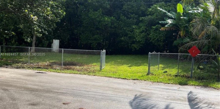 Terreno en North Miami Beach, Florida № 1982539