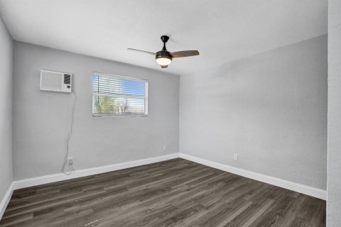 Commercial property in Pompano Beach, Florida 91.79 sq.m. № 2084014 - photo 7