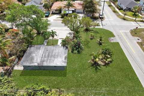 Commercial property in Pompano Beach, Florida 91.79 sq.m. № 2084014 - photo 17