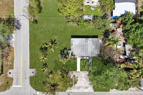 Commercial property in Pompano Beach, Florida 91.79 sq.m. № 2084014 - photo 22