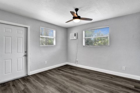 Commercial property in Pompano Beach, Florida 91.79 sq.m. № 2084014 - photo 8