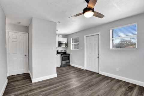 Commercial property in Pompano Beach, Florida 91.79 sq.m. № 2084014 - photo 5
