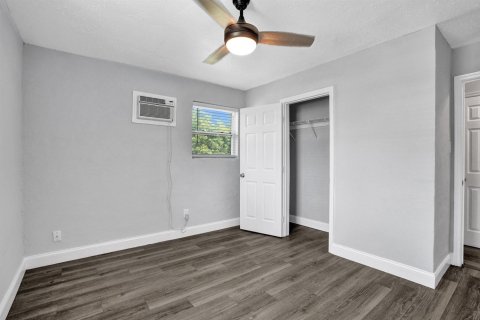 Commercial property in Pompano Beach, Florida 91.79 sq.m. № 2084014 - photo 13