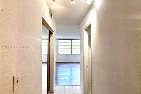 Copropriété à louer à Miami, Floride: 1 chambre, 83.43 m2 № 2435423 - photo 5
