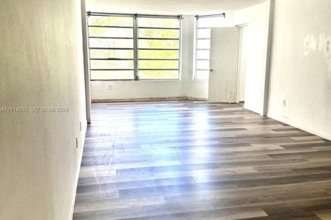 Copropriété à louer à Miami, Floride: 1 chambre, 83.43 m2 № 2435423 - photo 2