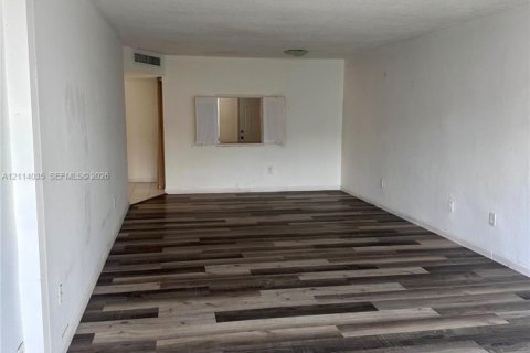 Copropriété à louer à Miami, Floride: 1 chambre, 83.43 m2 № 2435423 - photo 3