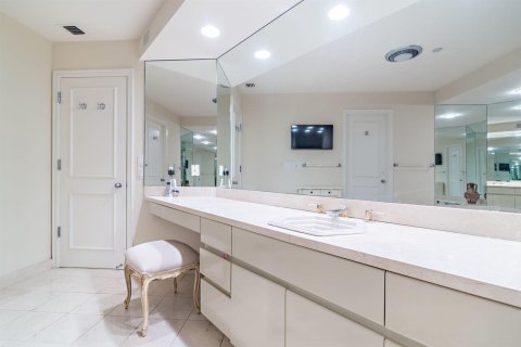 Condo in Palm Beach, Florida, 4 bedrooms  № 2081681 - photo 13