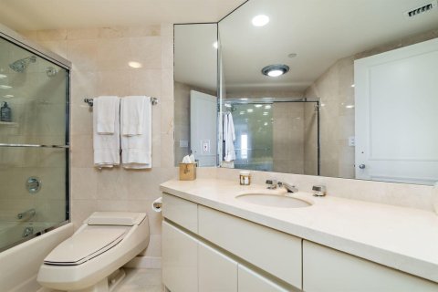 Condo in Palm Beach, Florida, 4 bedrooms  № 2081681 - photo 18