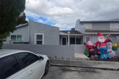 Townhouse in Miami Gardens, Florida 3 bedrooms, 125.05 sq.m. № 1940554 - photo 22