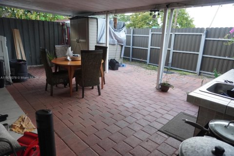 Купить таунхаус в Майами-Гарденс, Флорида 3 спальни, 125.05м2, № 1940554 - фото 19