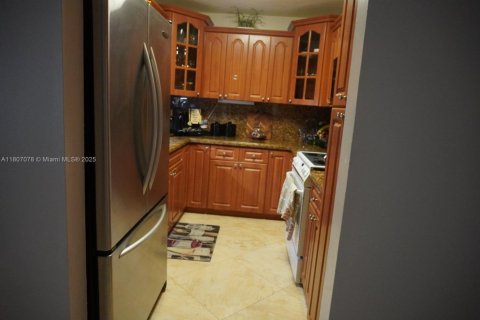 Купить таунхаус в Майами-Гарденс, Флорида 3 спальни, 125.05м2, № 1940554 - фото 10