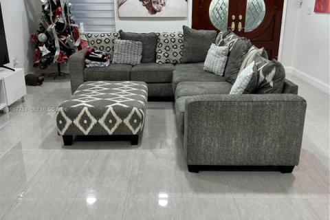 Casa en venta en Miami, Florida, 5 dormitorios, 314.94 m2 № 2029460 - foto 16