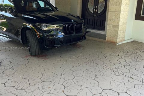 Casa en venta en Miami, Florida, 5 dormitorios, 314.94 m2 № 2029460 - foto 7