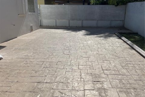 Casa en venta en Miami, Florida, 5 dormitorios, 314.94 m2 № 2029460 - foto 30