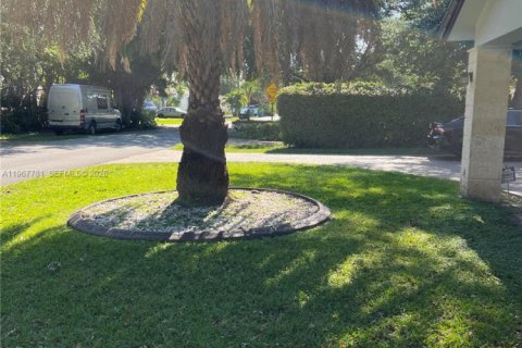 Casa en venta en Miami, Florida, 5 dormitorios, 314.94 m2 № 2029460 - foto 4