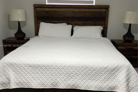 Casa en venta en Miami, Florida, 5 dormitorios, 314.94 m2 № 2029460 - foto 13