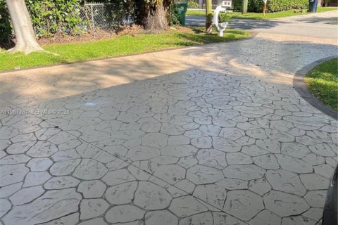 Casa en venta en Miami, Florida, 5 dormitorios, 314.94 m2 № 2029460 - foto 5