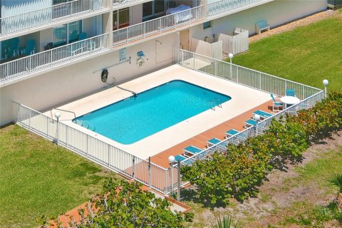 Condo in Indialantic, Florida, 2 bedrooms  № 1913373 - photo 15