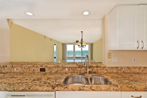 Condo in Indialantic, Florida, 2 bedrooms  № 1913373 - photo 28