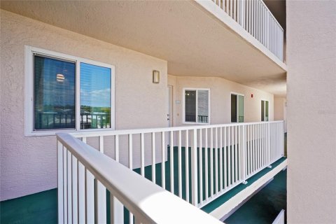Condo in Indialantic, Florida, 2 bedrooms  № 1913373 - photo 22