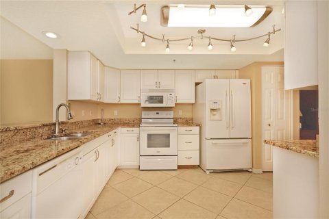 Condo in Indialantic, Florida, 2 bedrooms  № 1913373 - photo 26