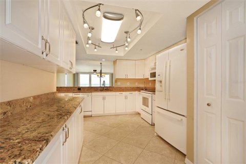 Condo in Indialantic, Florida, 2 bedrooms  № 1913373 - photo 25