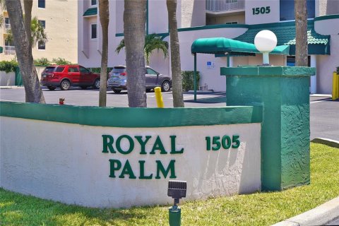 Condo in Indialantic, Florida, 2 bedrooms  № 1913373 - photo 2