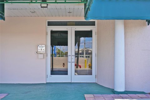 Condo in Indialantic, Florida, 2 bedrooms  № 1913373 - photo 18