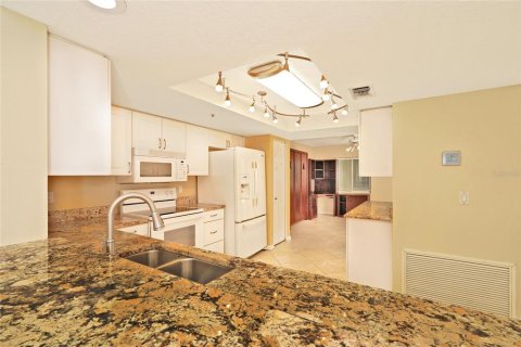 Condo in Indialantic, Florida, 2 bedrooms  № 1913373 - photo 27
