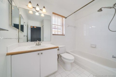 Casa en venta en Hollywood, Florida, 3 dormitorios, 178.28 m2 № 1814799 - foto 8