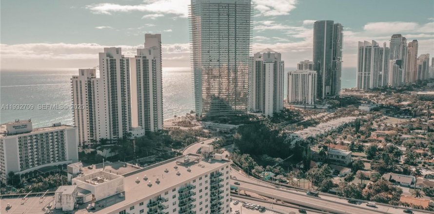 Condo à Sunny Isles Beach, Floride, 3 chambres  № 1991763