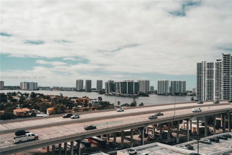 Copropriété à vendre à Sunny Isles Beach, Floride: 3 chambres, 139.82 m2 № 1991763 - photo 30
