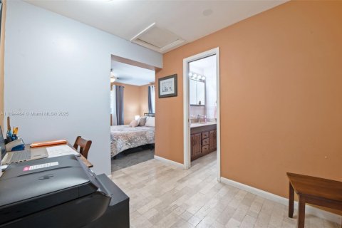 Villa ou maison à vendre à Hollywood, Floride: 3 chambres, 121.24 m2 № 1947168 - photo 17