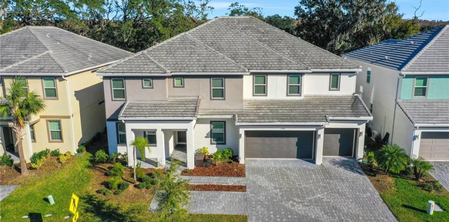 House in Kissimmee, Florida 15 bedrooms, 585.66 sq.m. № 1829244