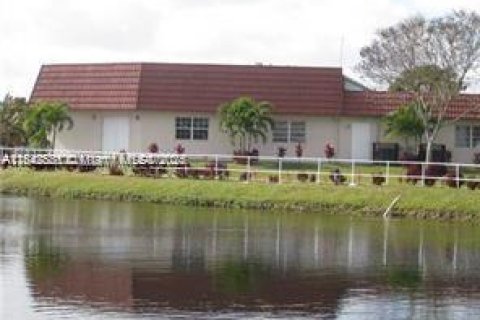 Condo in Miami Gardens, Florida, 1 bedroom  № 1836647 - photo 1