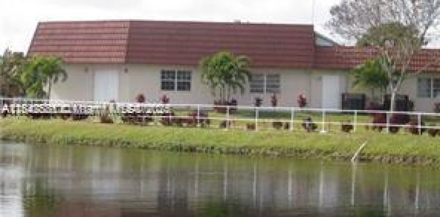 Condo in Miami Gardens, Florida, 1 bedroom  № 1836647