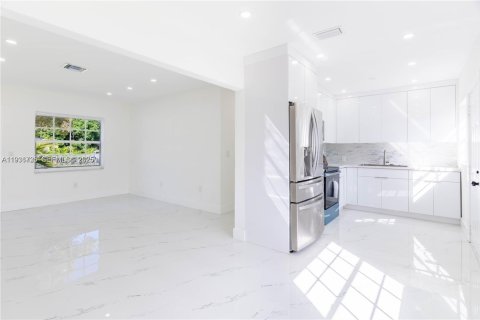 Купить виллу или дом в Майами, Флорида 3 спальни, 99.87м2, № 1994633 - фото 8