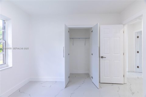 Купить виллу или дом в Майами, Флорида 3 спальни, 99.87м2, № 1994633 - фото 19