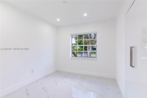 Купить виллу или дом в Майами, Флорида 3 спальни, 99.87м2, № 1994633 - фото 16