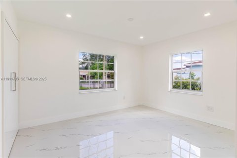 Купить виллу или дом в Майами, Флорида 3 спальни, 99.87м2, № 1994633 - фото 22