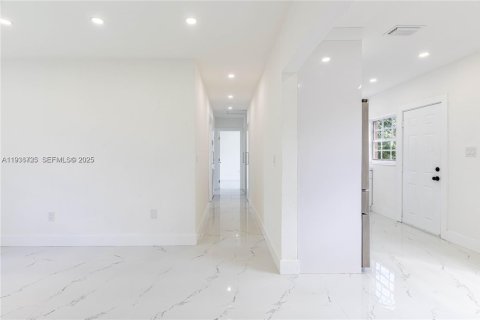 Купить виллу или дом в Майами, Флорида 3 спальни, 99.87м2, № 1994633 - фото 15